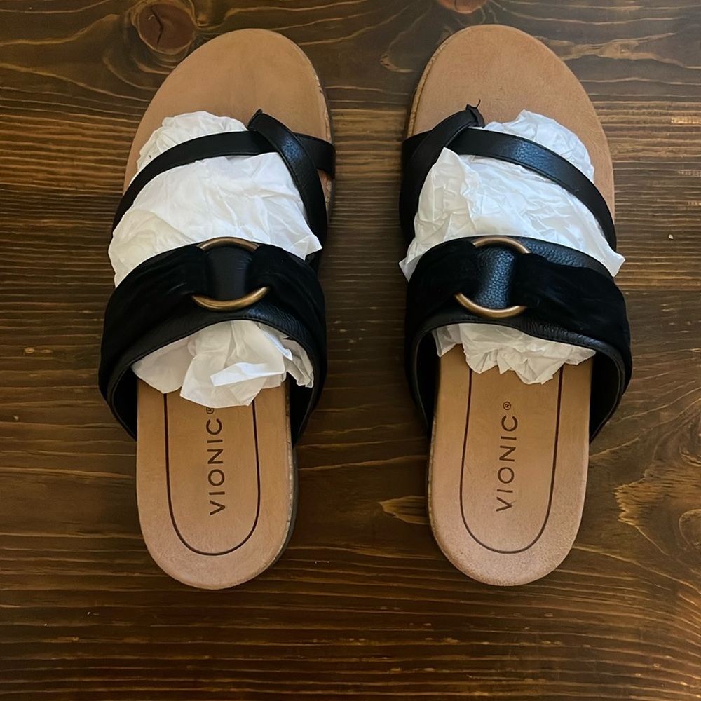 Vionic Landyn Women’s Strappy Sandals, black, 9 wide, EUC (worn once to try on)